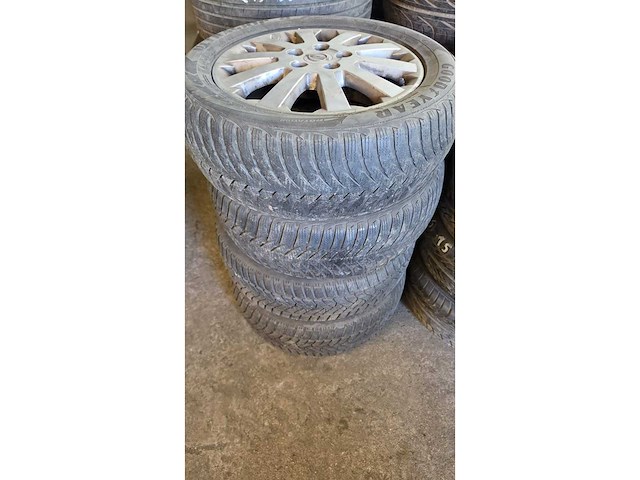 Jante en aluminium avec pneu (4x) - afbeelding 4 van  6