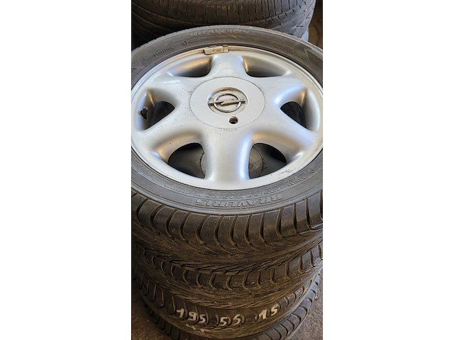 Jante en aluminium avec pneu (4x) - afbeelding 11 van  13