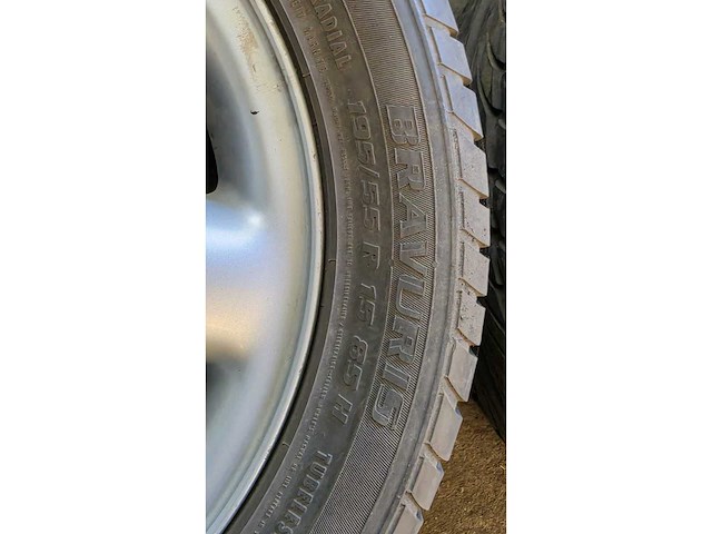 Jante en aluminium avec pneu (4x) - afbeelding 4 van  13
