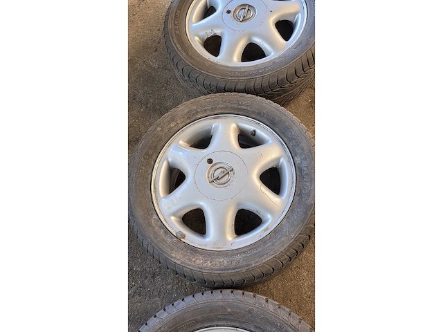 Jante en aluminium avec pneu (4x) - afbeelding 5 van  13