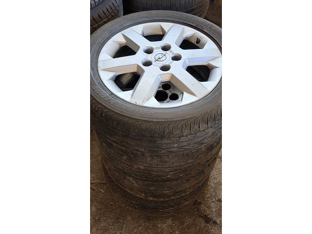 Jante en aluminium avec pneu (4x) - afbeelding 11 van  11