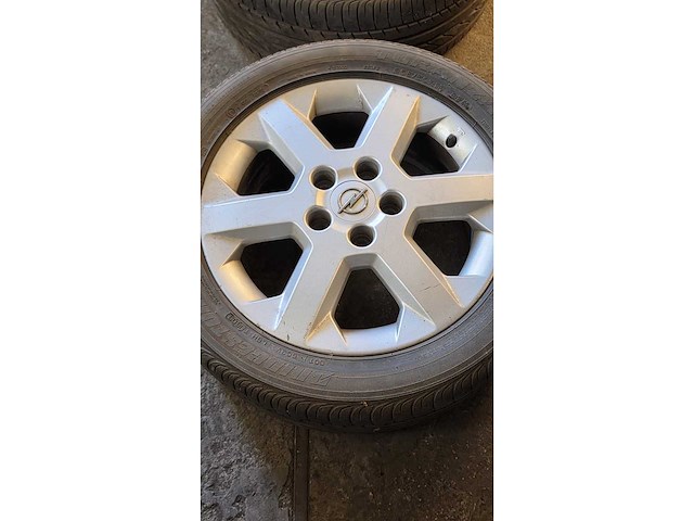 Jante en aluminium avec pneu (4x) - afbeelding 2 van  11