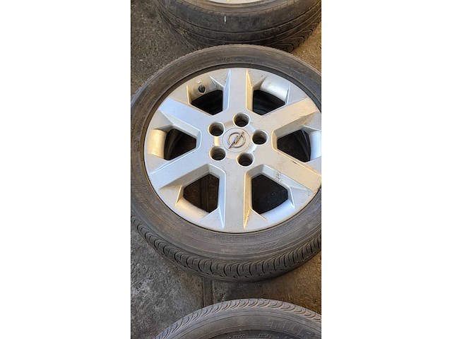 Jante en aluminium avec pneu (4x) - afbeelding 6 van  11