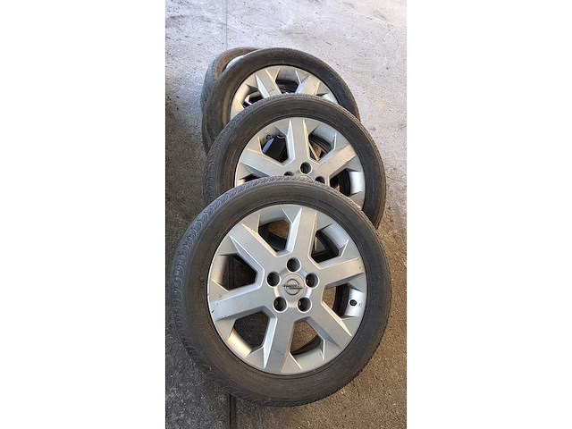 Jante en aluminium avec pneu (4x) - afbeelding 8 van  11
