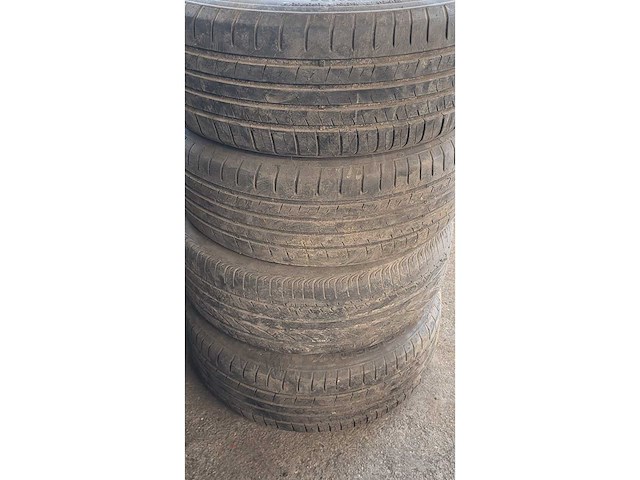 Jante en aluminium avec pneu (4x) - afbeelding 2 van  8