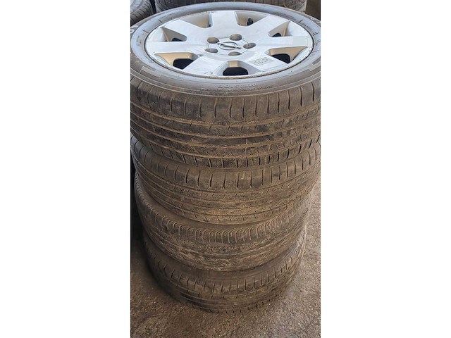 Jante en aluminium avec pneu (4x) - afbeelding 3 van  8