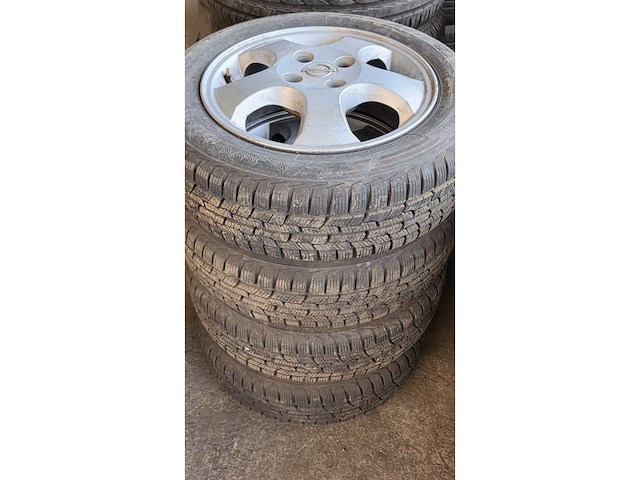 Jante en aluminium avec pneu (4x) - afbeelding 3 van  9