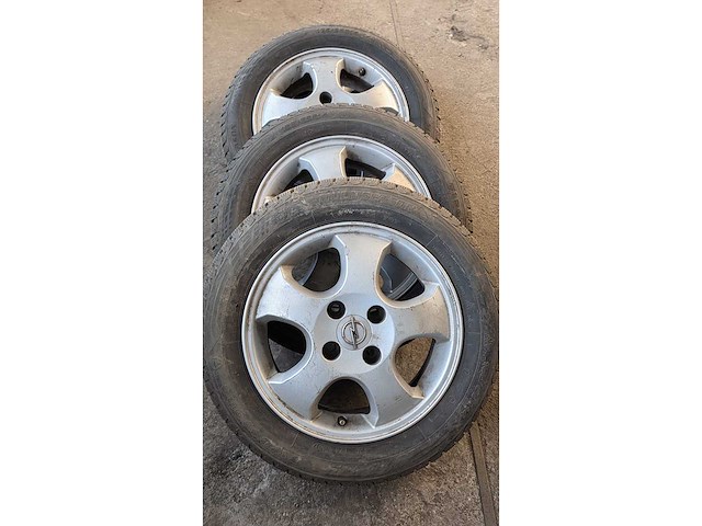 Jante en aluminium avec pneu (4x) - afbeelding 5 van  9