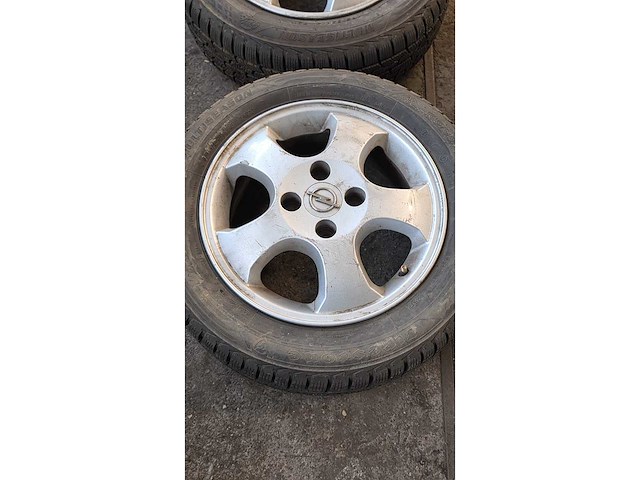 Jante en aluminium avec pneu (4x) - afbeelding 8 van  9