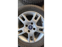 Jante en aluminium avec pneu (4x) - afbeelding 12 van  14