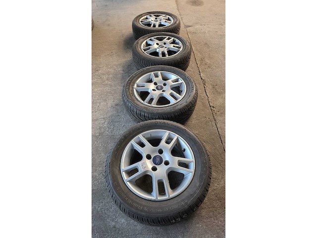 Jante en aluminium avec pneu (4x) - afbeelding 2 van  14