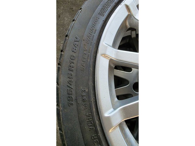 Jante en aluminium avec pneu (4x) - afbeelding 2 van  10