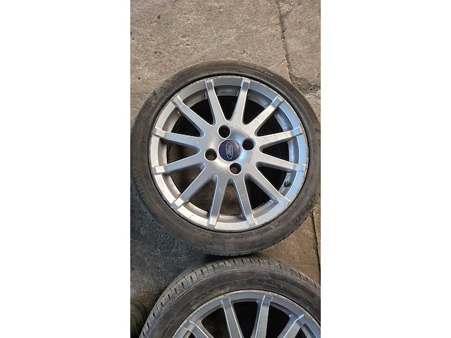 Jante en aluminium avec pneu (4x) - afbeelding 5 van  10
