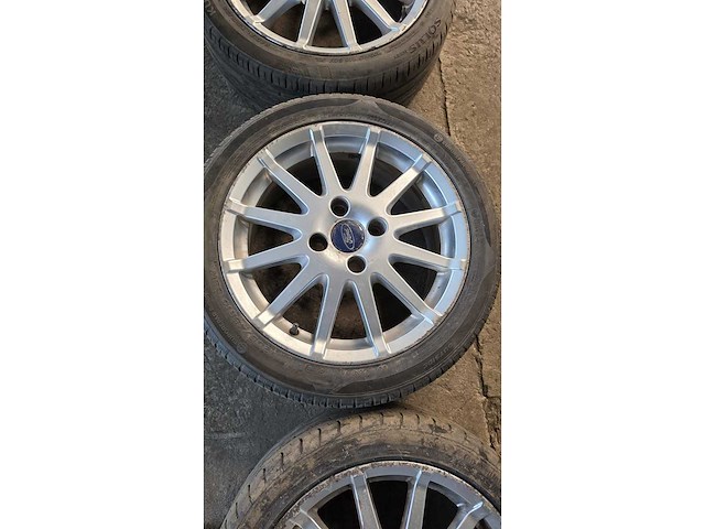 Jante en aluminium avec pneu (4x) - afbeelding 6 van  10