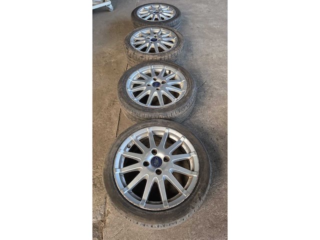 Jante en aluminium avec pneu (4x) - afbeelding 7 van  10