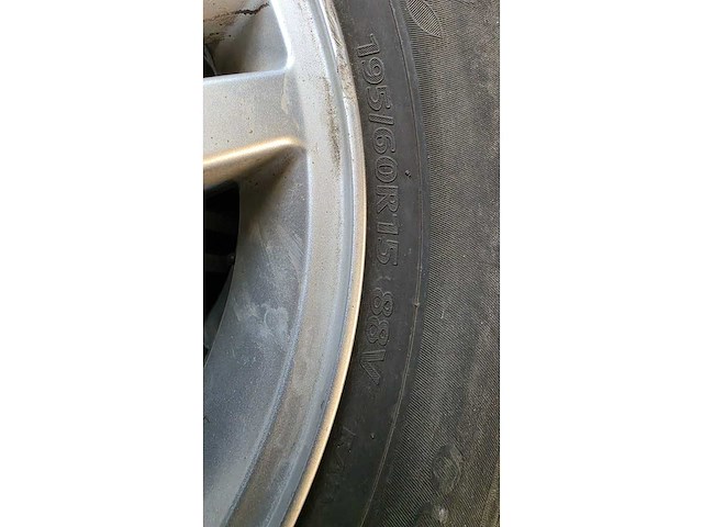Jante en aluminium avec pneu (4x) - afbeelding 3 van  10
