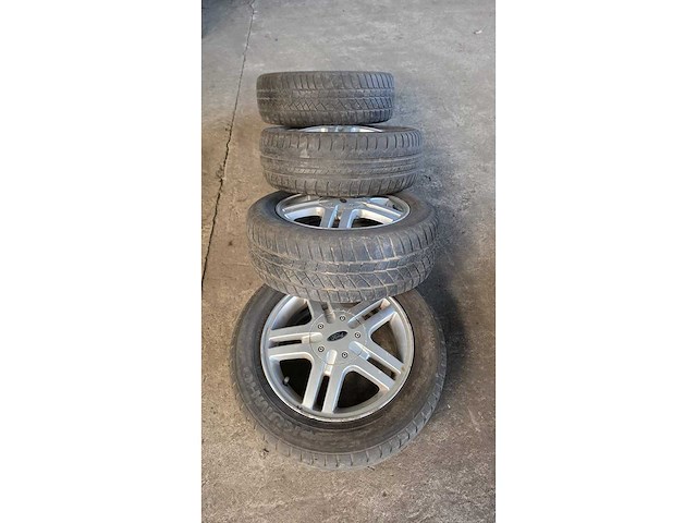 Jante en aluminium avec pneu (4x) - afbeelding 4 van  10