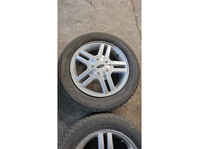 Jante en aluminium avec pneu (4x) - afbeelding 7 van  10