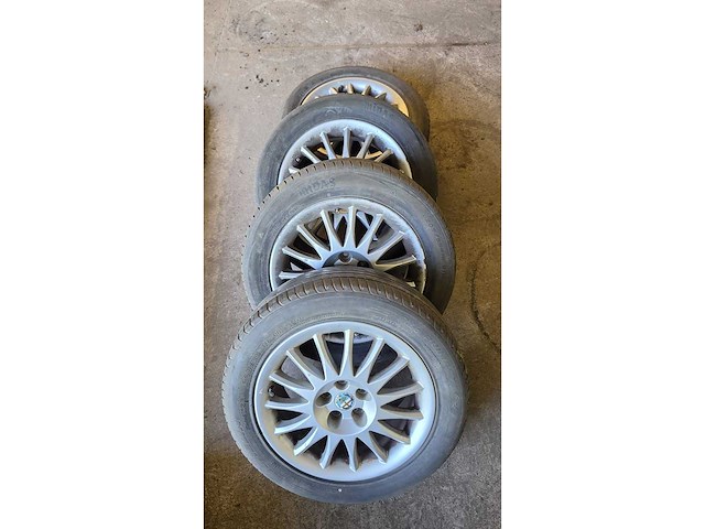 Jante en aluminium avec pneu (4x) - afbeelding 10 van  12