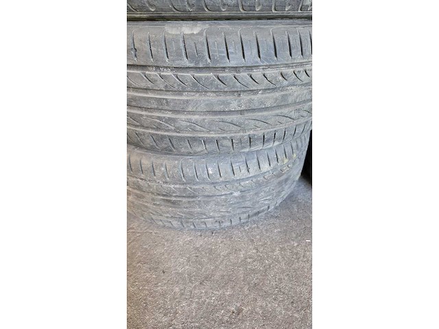 Jante en aluminium avec pneu (4x) - afbeelding 2 van  12