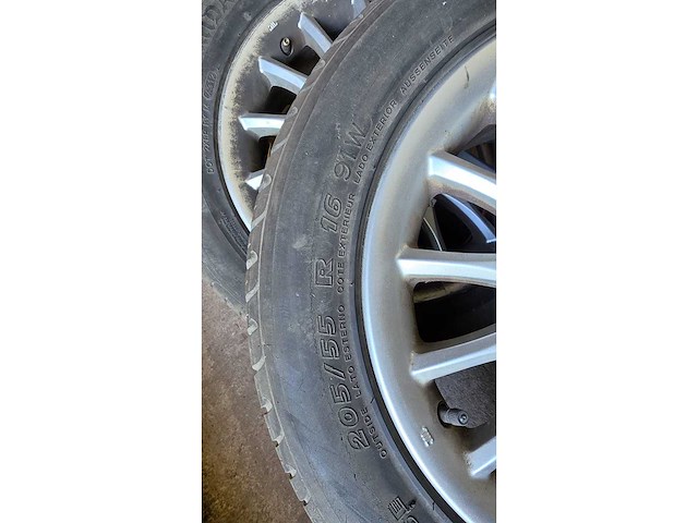 Jante en aluminium avec pneu (4x) - afbeelding 3 van  12