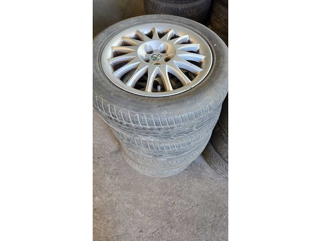 Jante en aluminium avec pneu (4x) - afbeelding 5 van  12