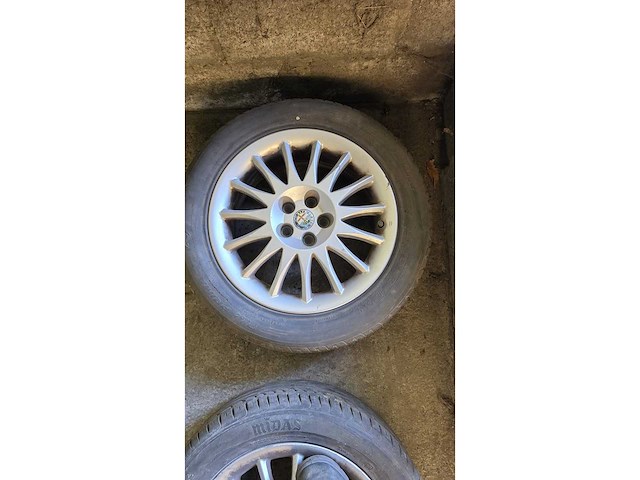 Jante en aluminium avec pneu (4x) - afbeelding 6 van  12