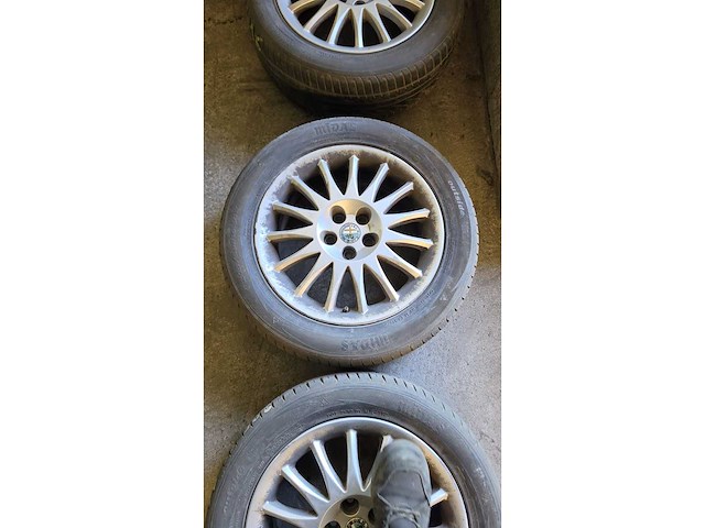 Jante en aluminium avec pneu (4x) - afbeelding 7 van  12
