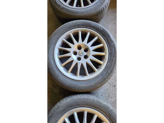 Jante en aluminium avec pneu (4x) - afbeelding 8 van  12