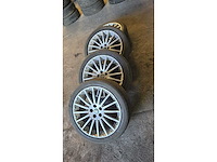 Jante en aluminium avec pneu (4x) - afbeelding 1 van  9