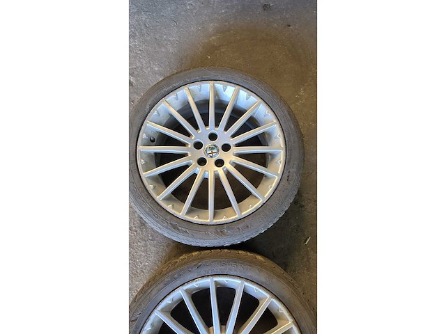 Jante en aluminium avec pneu (4x) - afbeelding 4 van  9