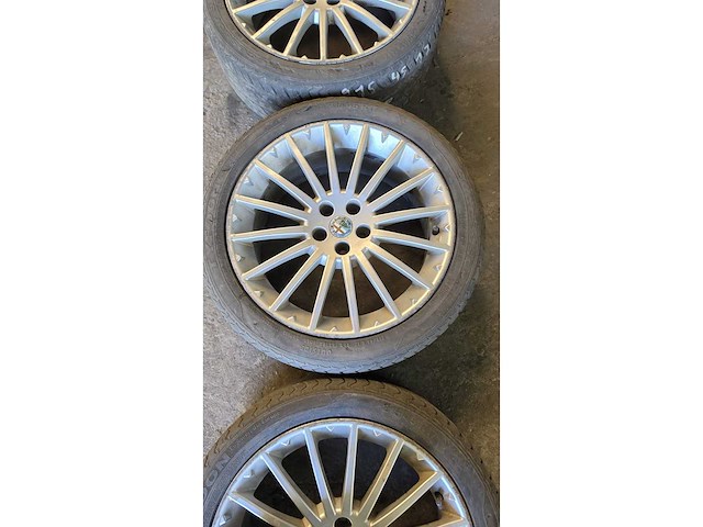 Jante en aluminium avec pneu (4x) - afbeelding 5 van  9