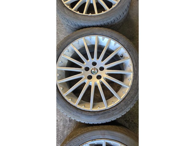 Jante en aluminium avec pneu (4x) - afbeelding 9 van  9