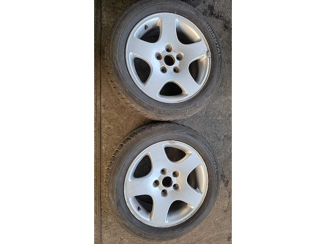 Jante en aluminium avec pneu (4x) - afbeelding 3 van  6