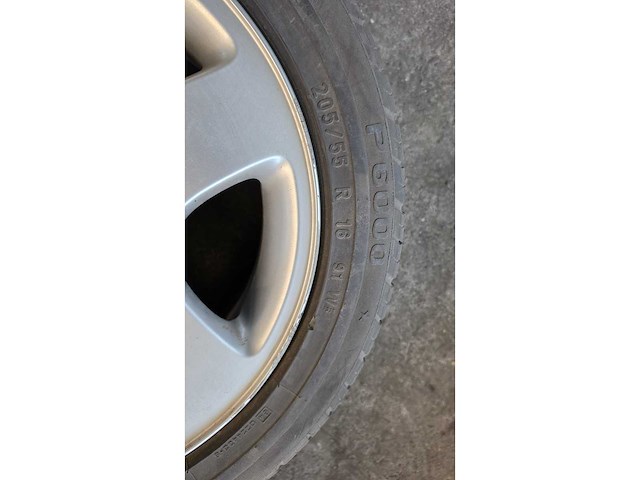 Jante en aluminium avec pneu (4x) - afbeelding 4 van  6