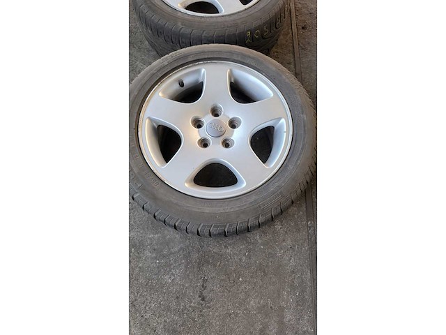 Jante en aluminium avec pneu (4x) - afbeelding 5 van  6