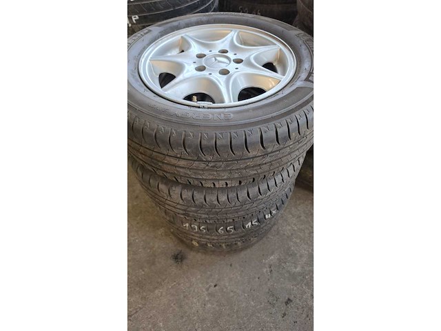 Jante en aluminium avec pneu (4x) - afbeelding 10 van  10