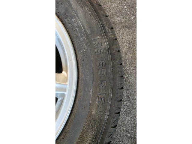 Jante en aluminium avec pneu (4x) - afbeelding 2 van  10