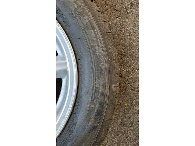 Jante en aluminium avec pneu (4x) - afbeelding 3 van  10
