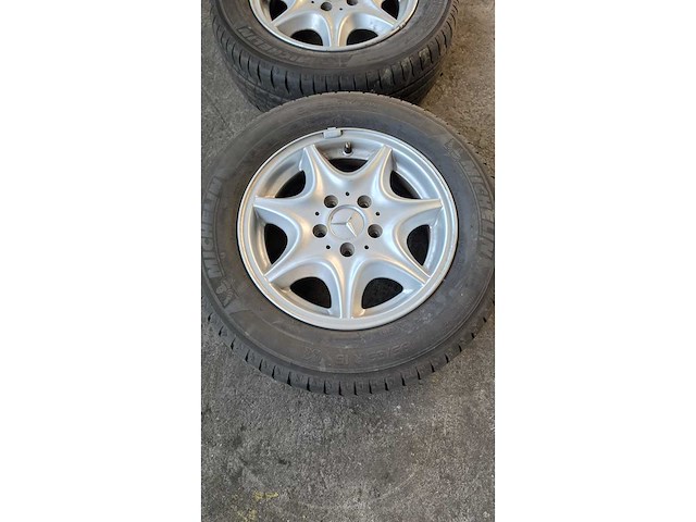 Jante en aluminium avec pneu (4x) - afbeelding 8 van  10