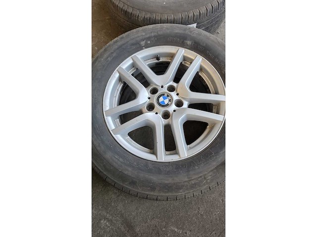 Jante en aluminium avec pneu (5x) - afbeelding 2 van  10