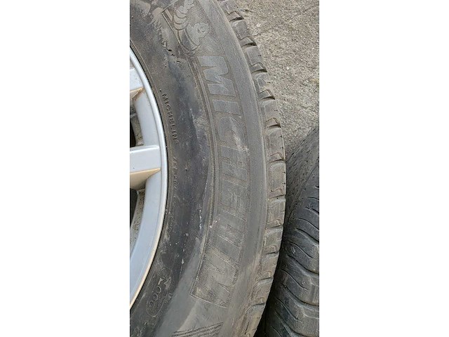 Jante en aluminium avec pneu (5x) - afbeelding 7 van  10