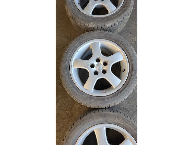 Jante en aluminium avec pneu (5x) - afbeelding 10 van  14