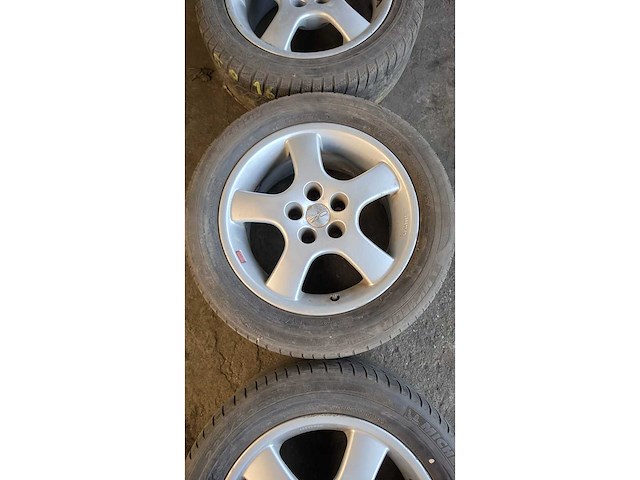 Jante en aluminium avec pneu (5x) - afbeelding 11 van  14