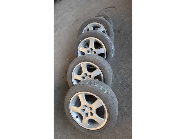 Jante en aluminium avec pneu (5x) - afbeelding 3 van  14