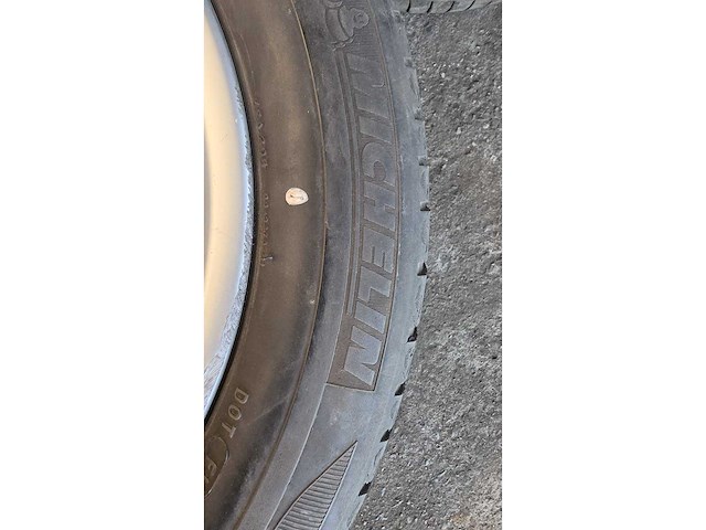 Jante en aluminium avec pneu (5x) - afbeelding 6 van  14