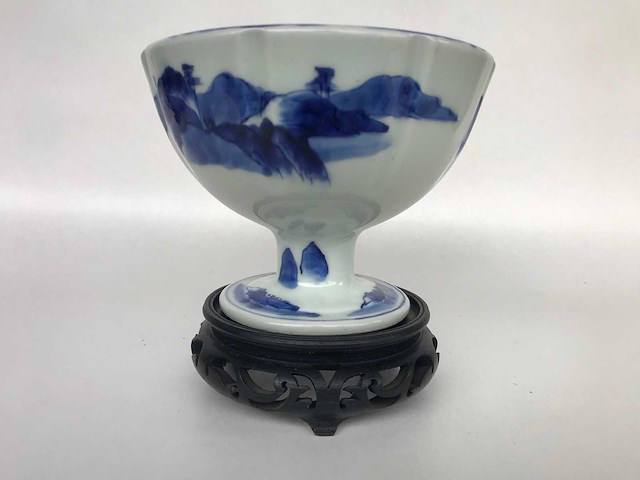 Japanese porcelain arita stemcup - afbeelding 24 van  24