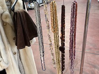 Jassen en parelkettingen inclusief rek - afbeelding 2 van  5