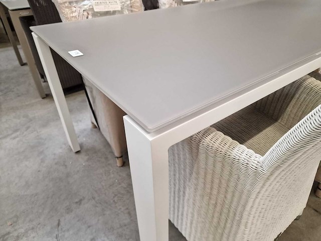 Jati-kebon - alu tuintafel arolla wit 220 x 100cm + taupe glas - afbeelding 3 van  4