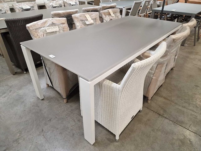 Jati-kebon - alu tuintafel arolla wit 220 x 100cm + taupe glas - afbeelding 1 van  1